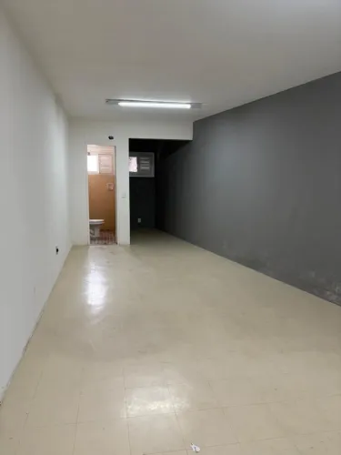 VENDO SALA NA AVENIDA AGUANAMBI