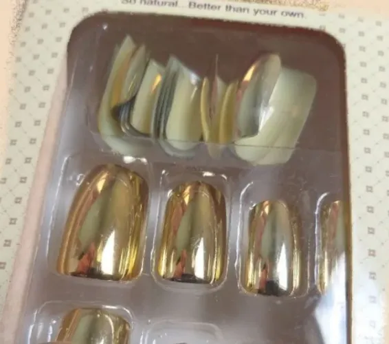 Unhas postiças cromadas dourado