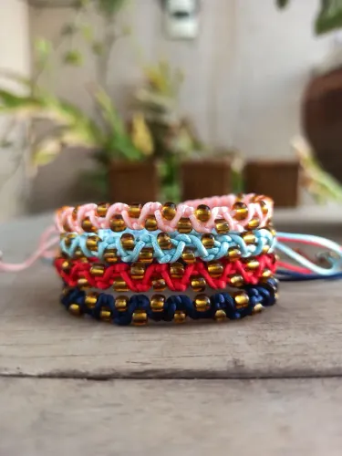 Pulseira macrame com miçanga 