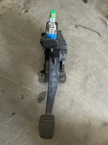 Pedal Embreagem (465039034r) Renault Captur