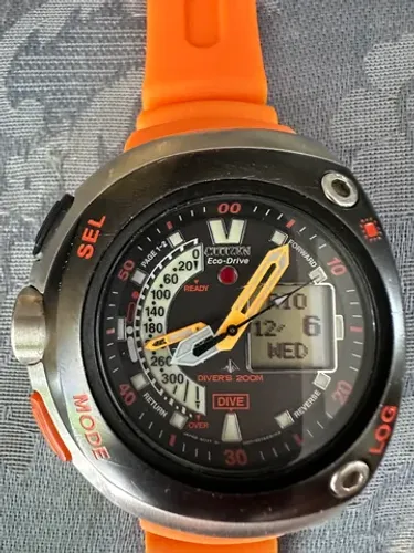 Citizen Promaster Meia Lua Laranja