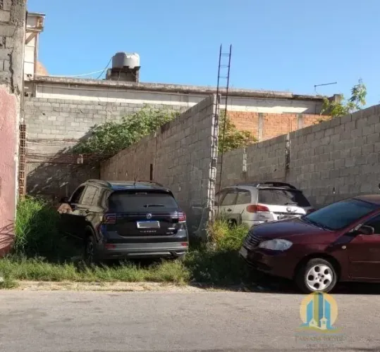 Terreno com Salão em construção