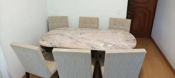 Mesa jantar jacarandá com mármore Carrara rosa. Acompanha 6 cadeiras