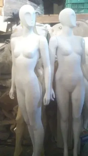 Manequim feminino poli