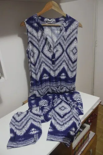 Macacão Longo Estampado Azul e Branco tamanho M