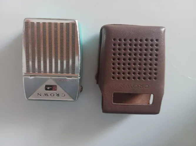 Rádio Portátil Vintage Crown - Antiguidade