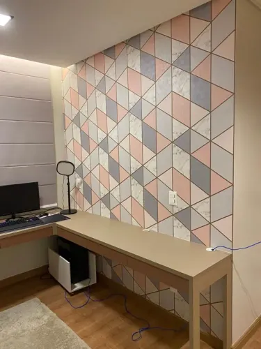 Papel de Parede Geométrico Rosa e Cinza
