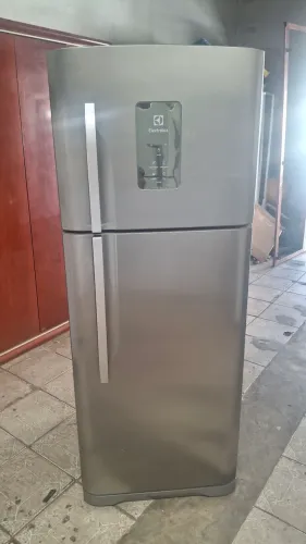GELADEIRA ELECTROLUX INOX FROST FREE SEMI-NOVA