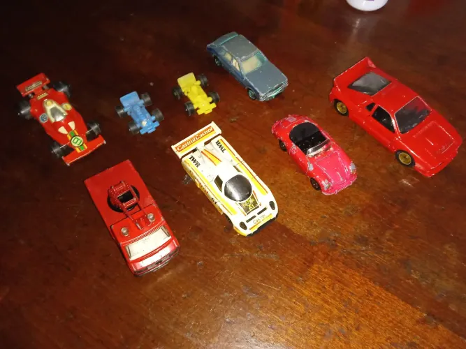 Lote Carrinhos Antigos miniatura nacionais e importados veja leia