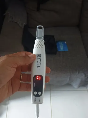 Caneta removedora de tatuagens (laser vermelho)