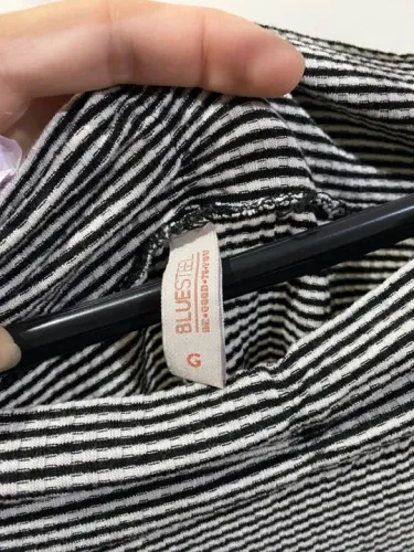 Blusa listrada preta e branca