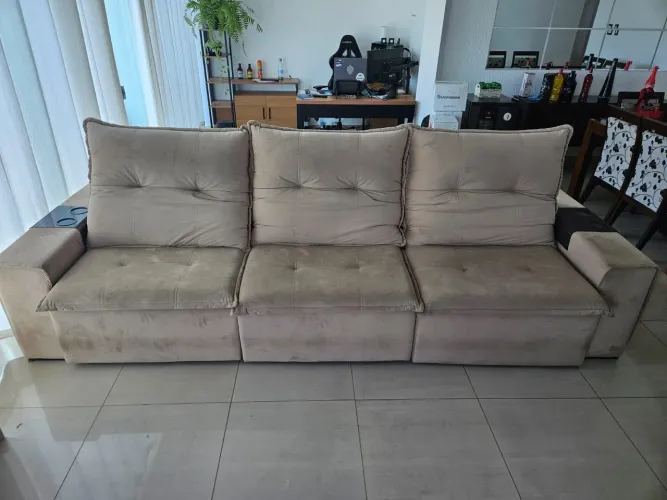 Sofá retrátil e reclinável 