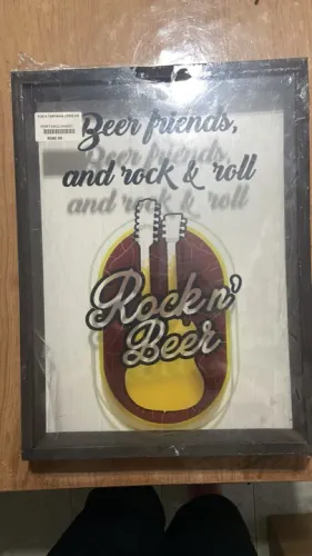 Quadro Decorativo Rock'n Beer porta tampinha 