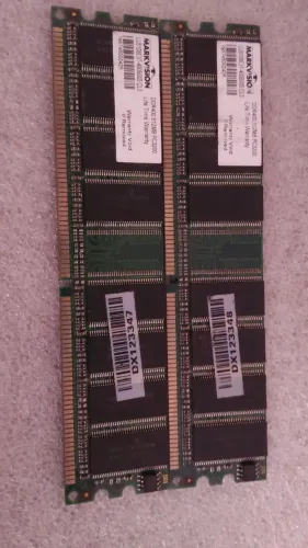 2 MÓDULOS DDR400 512MB da Markvision.