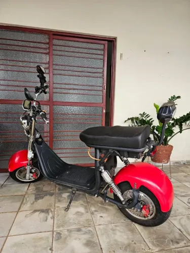 Scooter Elétrica vermelha
