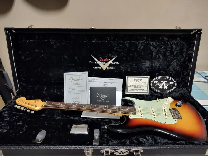 Fender Custom Shop Willcutt '62 Stratocaster Journeyman 3-Tone Sunburst
