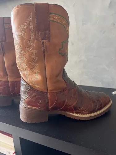 Bota texana em couro legítimo 