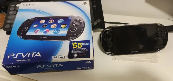 PS Vita FAT (Oled) CIB - Impecável + Cartão Original Sony 64GB!