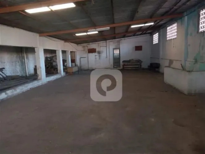 Galpão, 1.200m², à venda em Inhaúma.