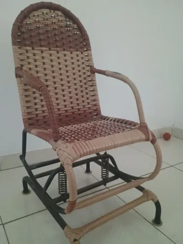 Cadeira de balanço artesanal infantil