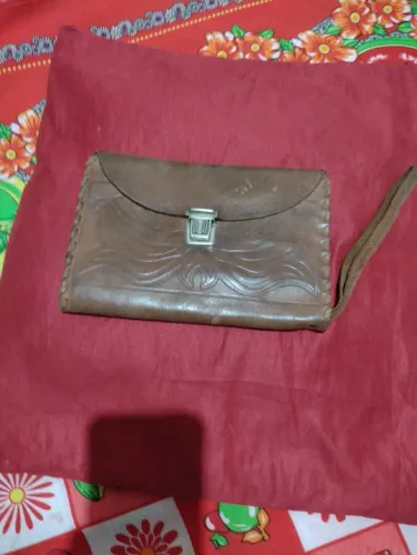 Bolsa de mão marrom vintage em couro