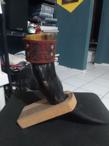 Drink Horn viking Odin c suporte p cinto e pe de madeira 