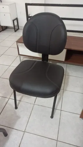 Cadeira de Escritório Confortável e Ergonômica