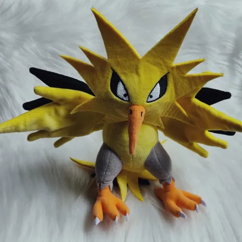 Pelúcia Pokémon Zapdos Pássaro Lendário 30 cm