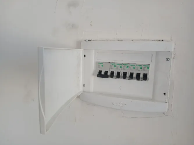Eletricista residencial araucaria pr R$80.00 ponto 