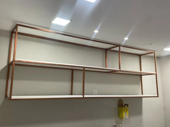 Prateleira ou estante grande em metalon