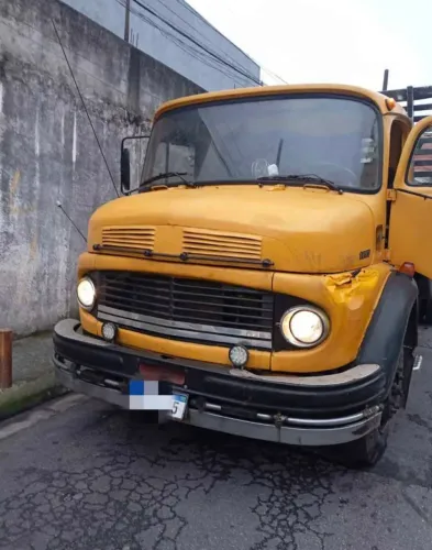 Caminhão Mercedes-Benz