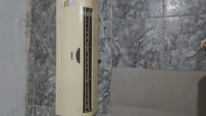 Ar-condicionado, 18.000 BTU da marca York 