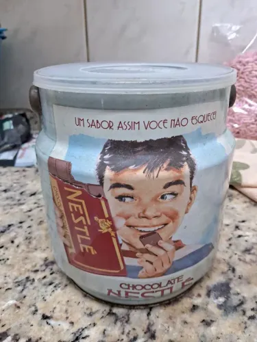 Lata Nestlé usado