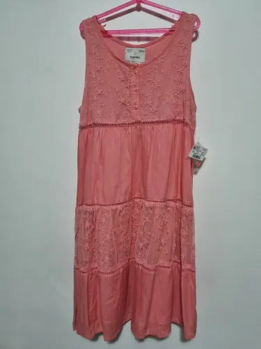 Vestido infantil rosa com renda - Novo.
