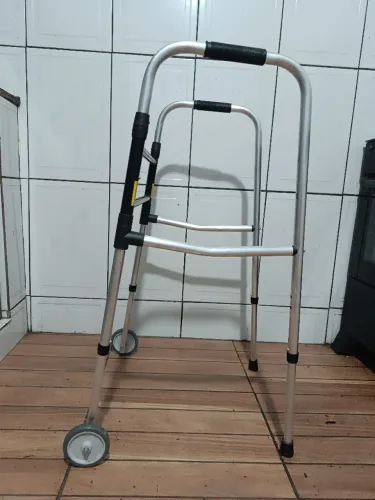 Andador de alumínio portátil 