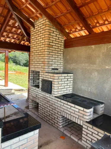 Churrasqueira e forno de pizza em alvenaria