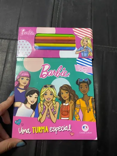 Livro de colorir Barbie Uma Turma Especial