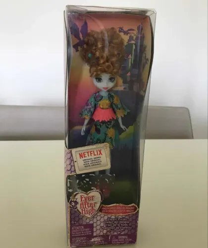 Ever After High Featherly, Jogo De Dragões. Nova, Lacrada.