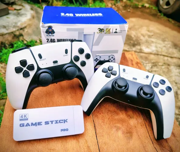 GAME STICK M15 PRO 4K - Dois Controles Sem Fio e 20.000 Jogos Clássicos
