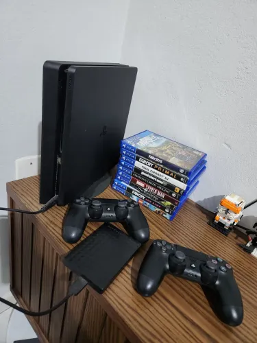 PS4 com 2 controles + HD externo Seagate 1TB + 9 jogos