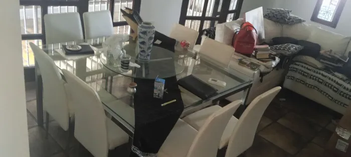Vendo está linda mesa de jantar de 8 lugares com o centro giratório.