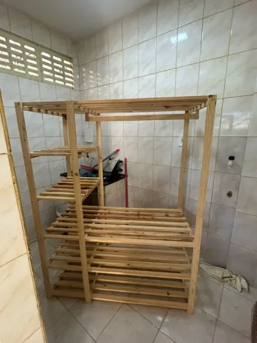 Roupeiro todo em madeira