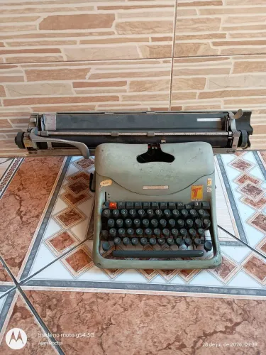 Máquina de escrever antiga