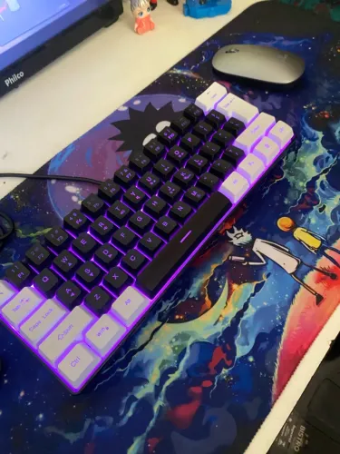 Teclado 60% luz led pra pc, computador, mobilador.