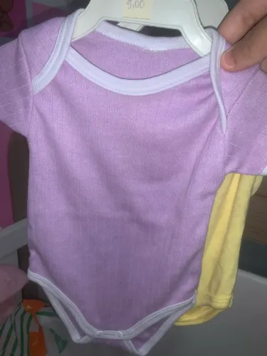 Roupas.