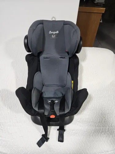 Cadeirinha para carro.