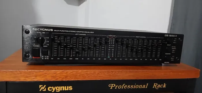 Equalizador cygnus GE-1800X
