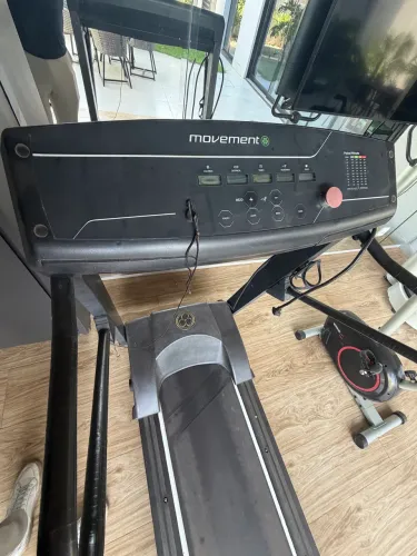 Esteira ergométrica Profissional Moviment