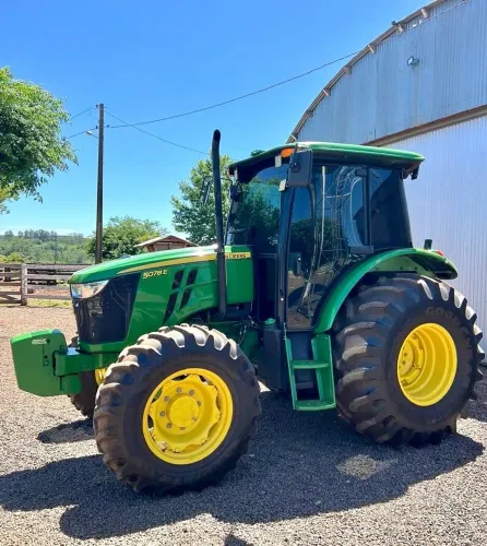 TRATOR AGRÍCOLA - JOHN DEERE 5078E