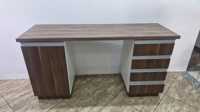 Mesa de escritório 1,50 m x 50cm